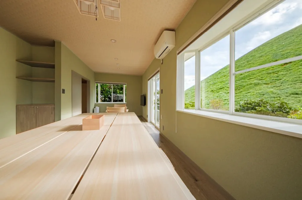 富戸売り中古別荘のLDKの写真4