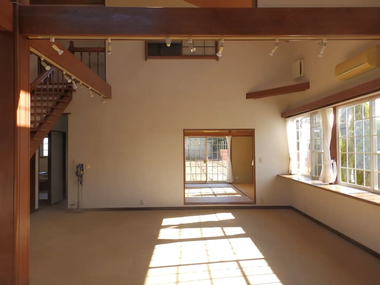 白子町売り中古別荘のLDKの写真6