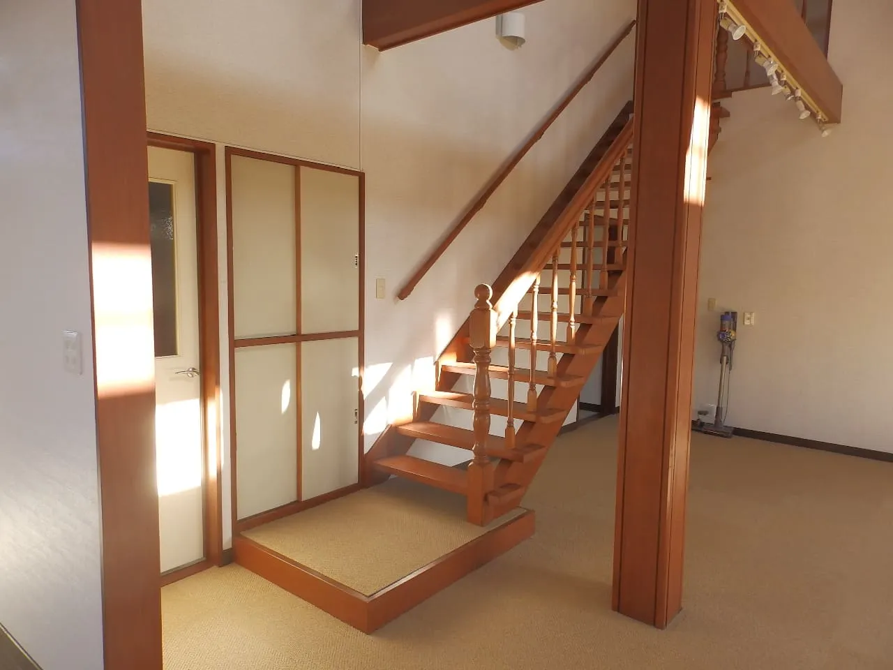 白子町売り中古別荘の階段の写真1