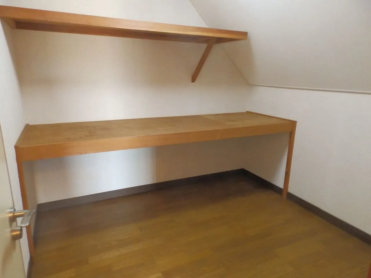 白子町売り中古別荘の納戸