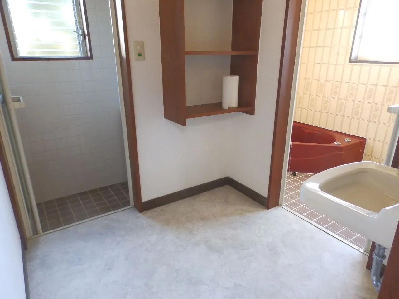 白子町売り中古別荘の洗面室