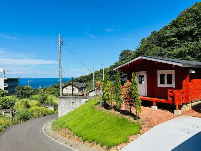 南熱海月見ヶ丘フィンランドログハウスの外観