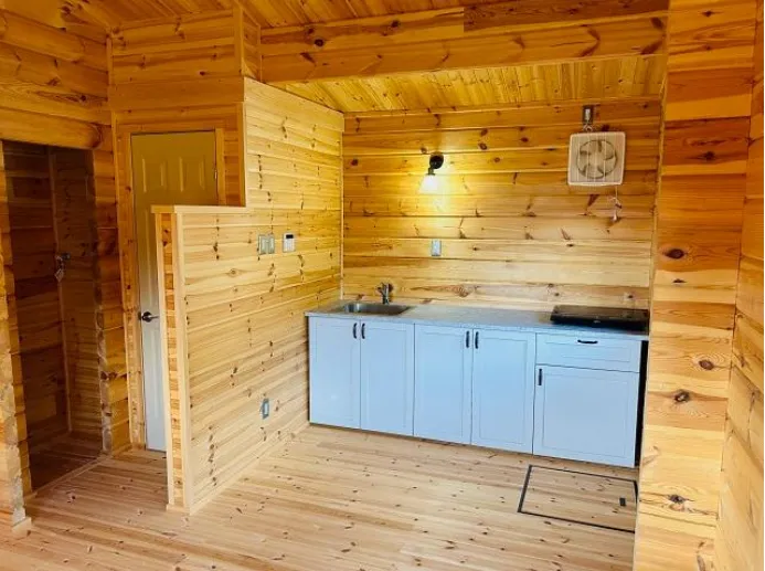 南熱海月見ヶ丘フィンランドログハウスのキッチン