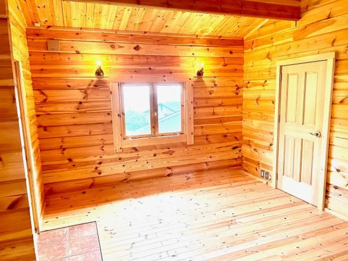 南熱海月見ヶ丘フィンランドログハウスの内装