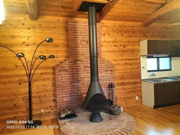 富士見町立沢広原中古売戸建の薪ストーブ