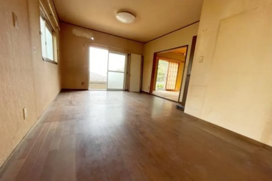 伊豆山売り中古別荘の1階LDKの写真2