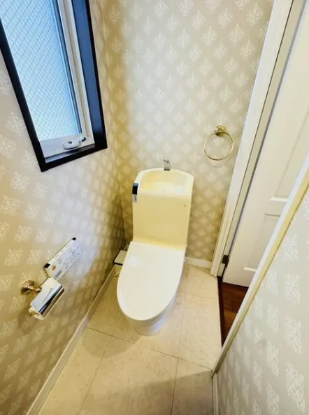 鎌倉市雪ノ下売中古戸建のトイレ