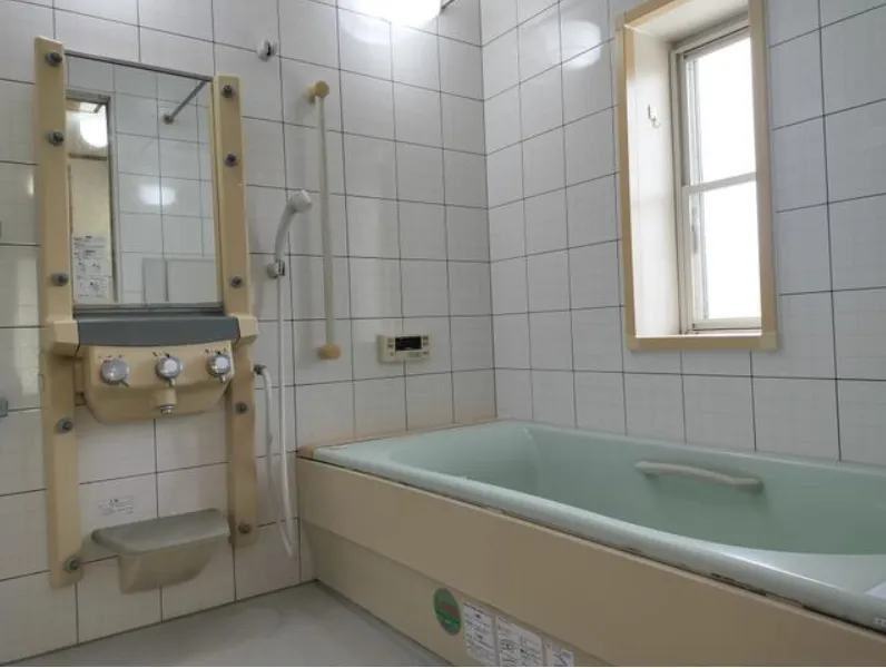 館山市加賀名売中古一戸建の浴室