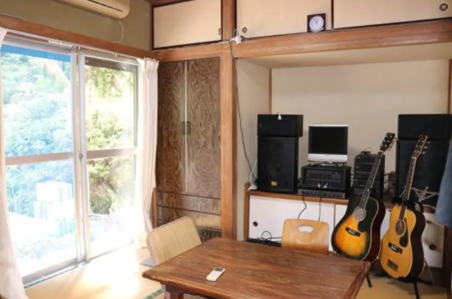 熱海市泉一戸建の洋室