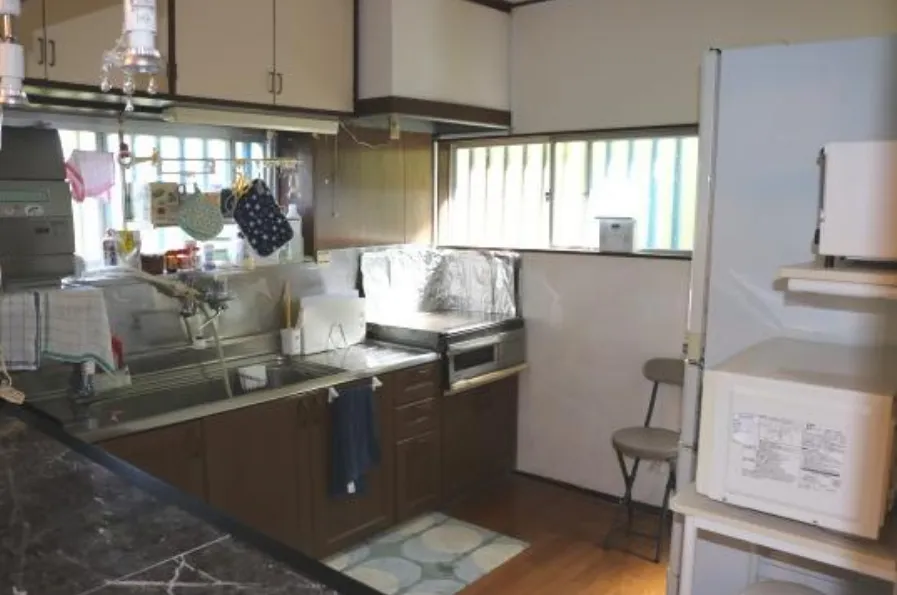 熱海市泉一戸建のキッチン