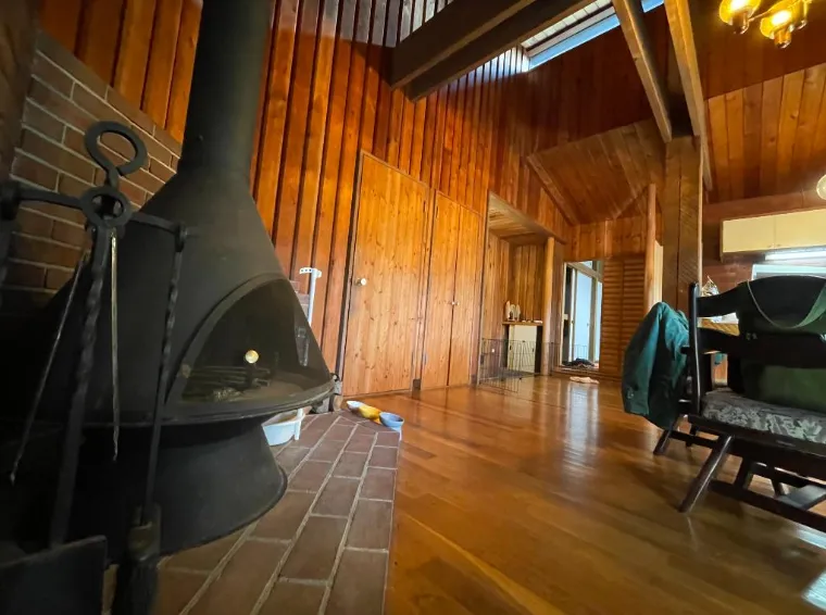 富士河口湖町富士ヶ嶺中古戸建のリビング2