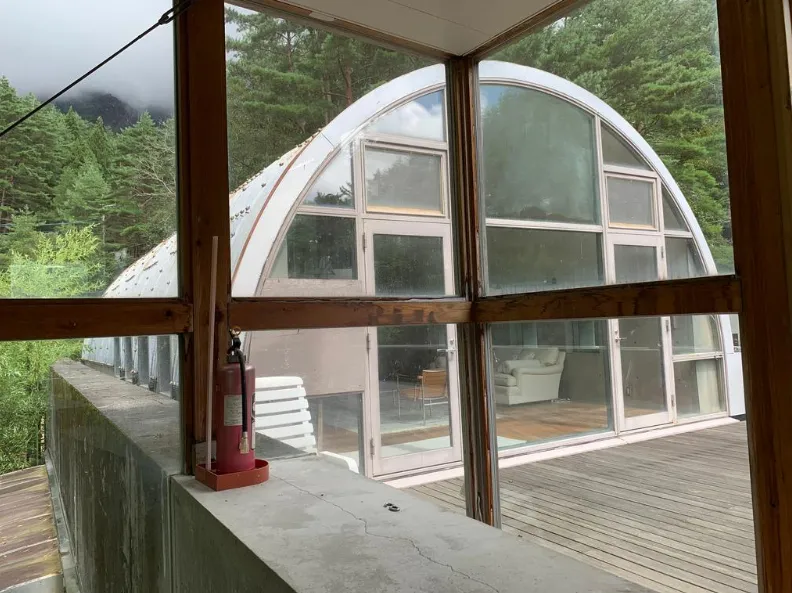 富士河口湖町「西湖セミナーハウス」のサンルームの写真2