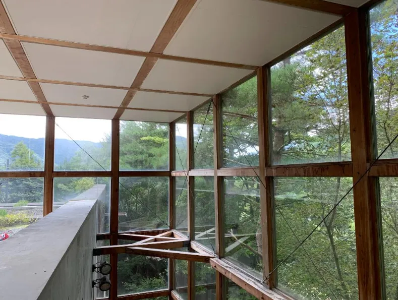 富士河口湖町「西湖セミナーハウス」のサンルームの写真3