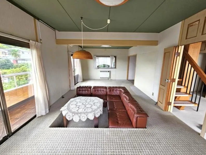 伊東市富戸売中古戸建のダイニング・リビングの写真2