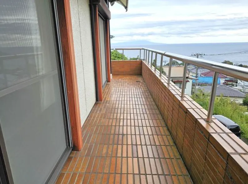 伊東市富戸売中古戸建のバルコニー