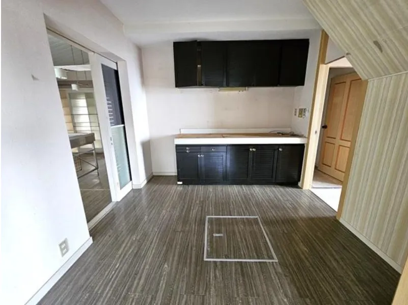 伊東市富戸売中古戸建のキッチンの写真1