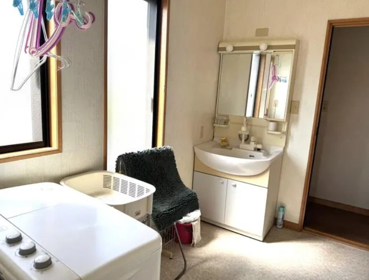 伊東市八幡野売中古戸建の洗面室