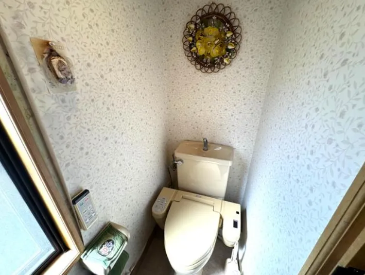 伊東市八幡野売中古戸建のトイレ