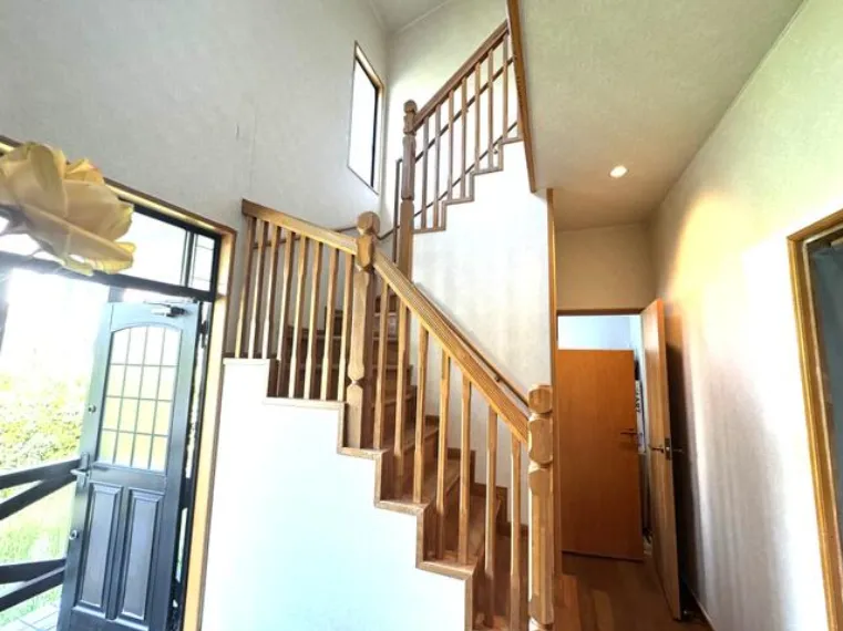 伊東市八幡野売中古戸建の1階階段