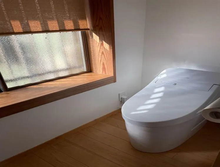 伊東市川奈売中古戸建のトイレ