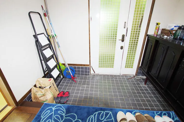 伊東市伊東売戸建住宅の玄関