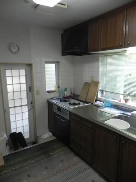 伊東市富戸大室高原売中古戸建のキッチン