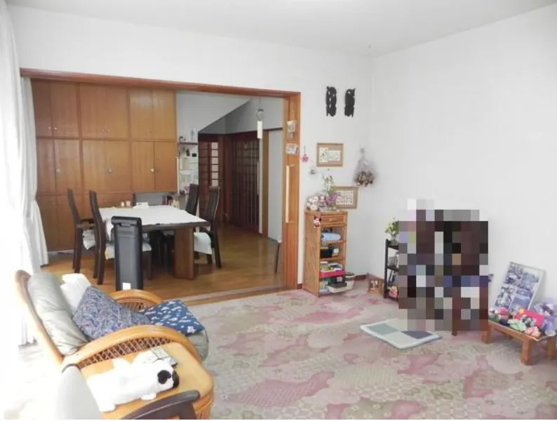 伊東市富戸大室高原売中古戸建の居間