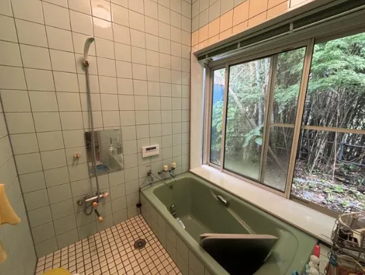 勝浦市松野売中古戸建の浴室