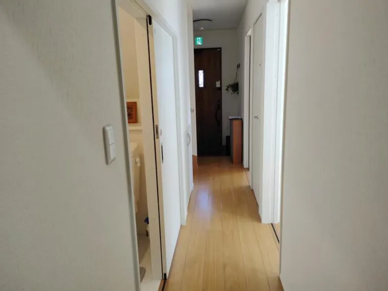 館山市伊戸売中古戸建の1階廊下