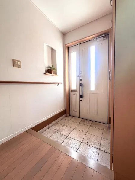 葉山町堀内中古戸建の玄関