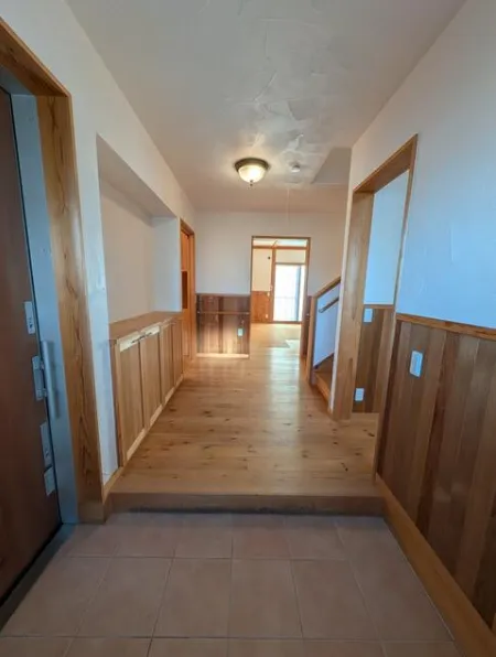 一宮町一宮中古戸建の玄関ホールの写真1