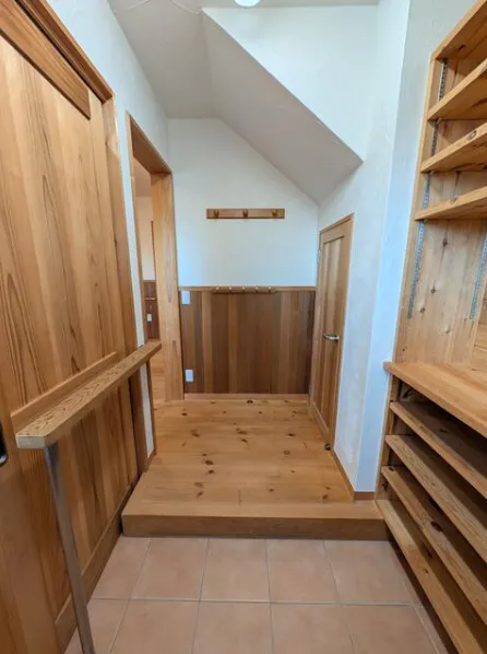 一宮町一宮中古戸建の玄関ホールの写真2