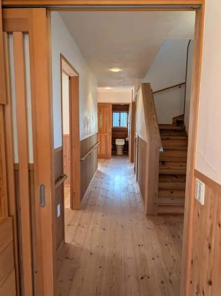 一宮町一宮中古戸建の玄関ホールの写真3