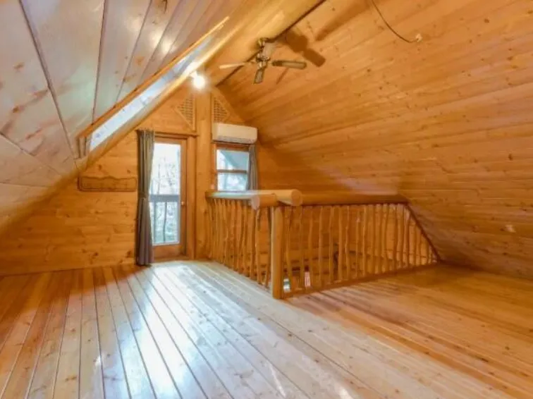 那須売中古ログハウス別荘の2階ロフト