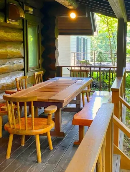 那須売中古ログハウス別荘のポーチ