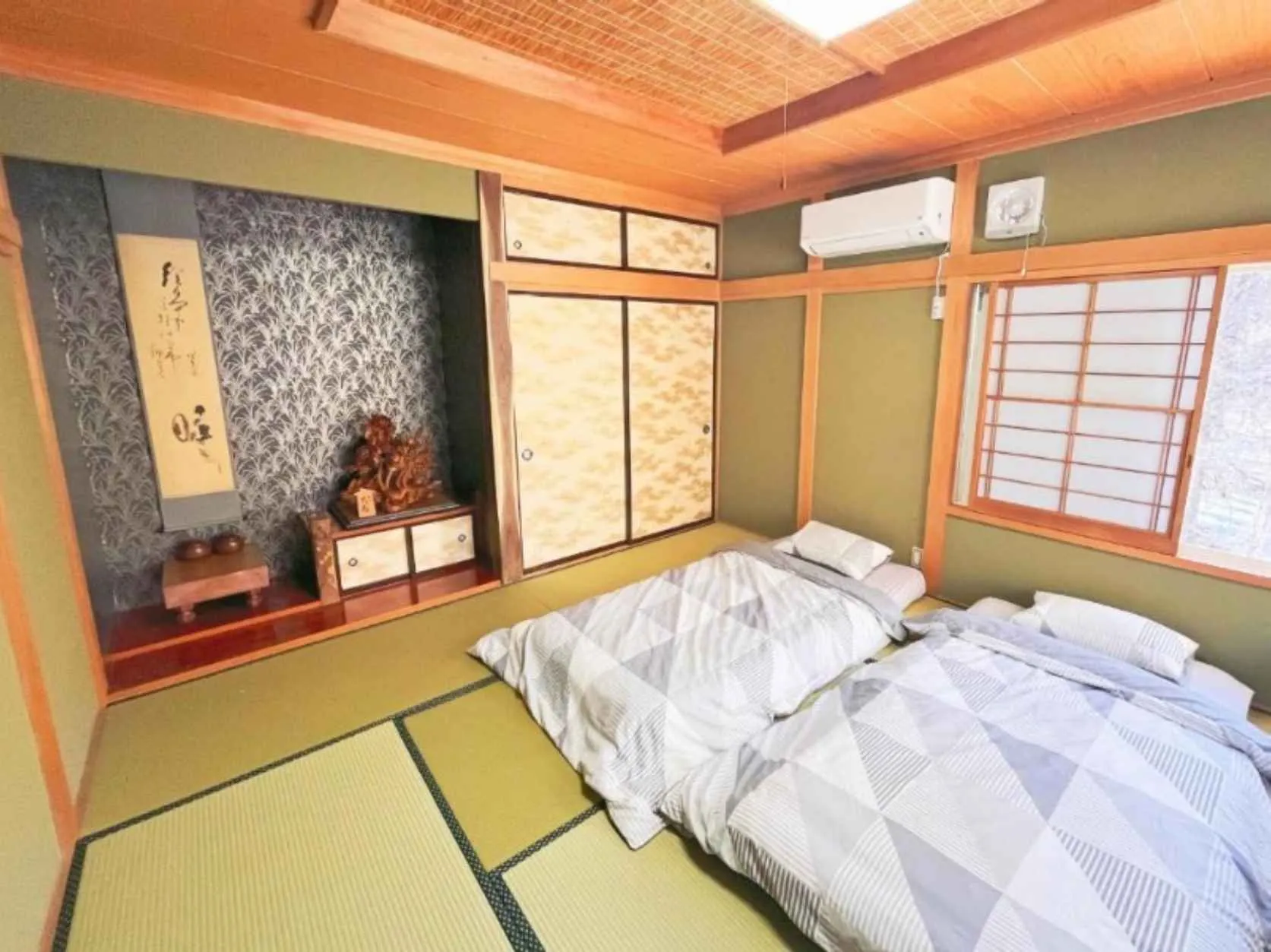 嬬恋村鎌原中古戸建の和室の写真2