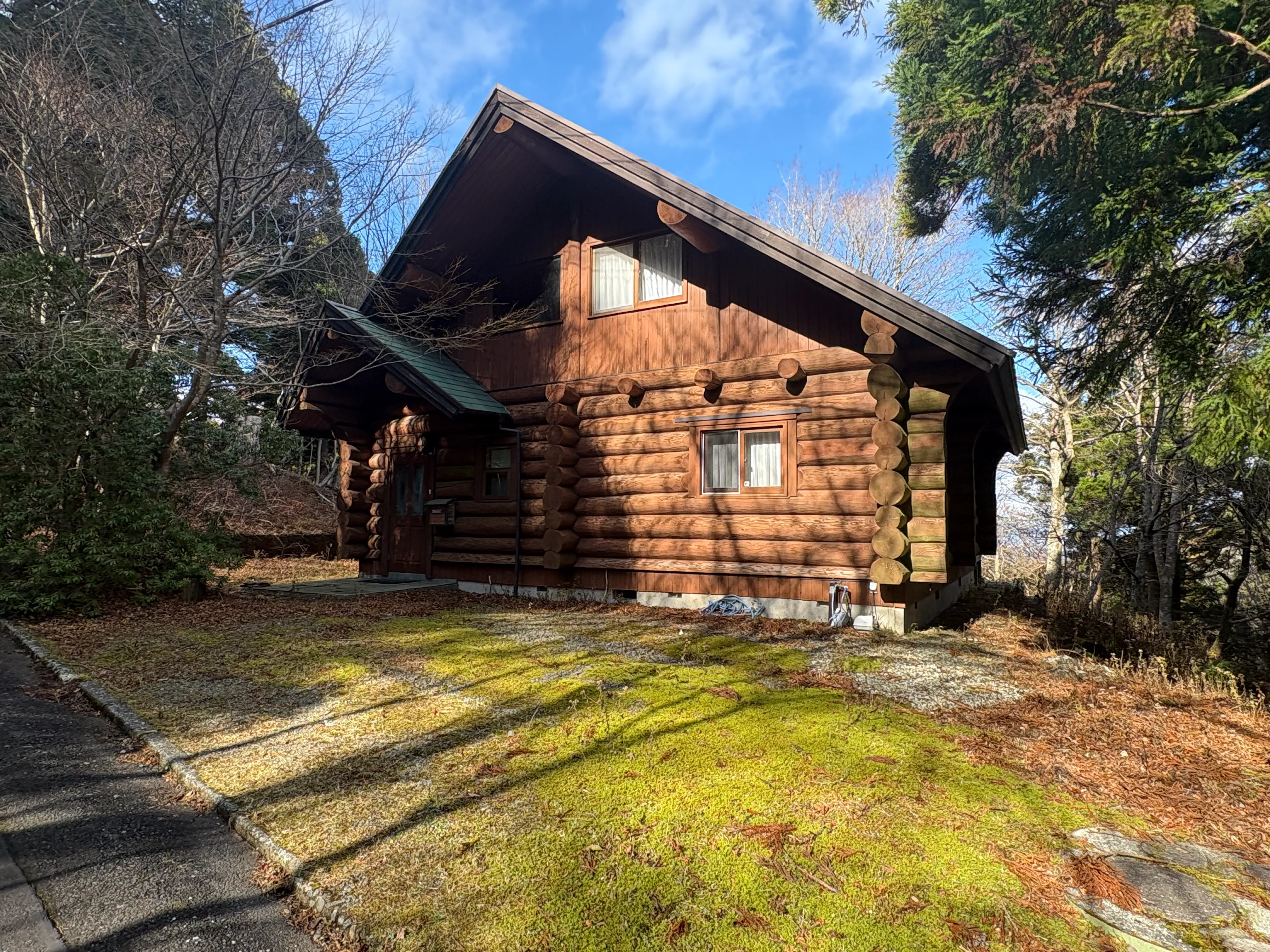 伊東市池天城高原別荘地ログハウスの外観