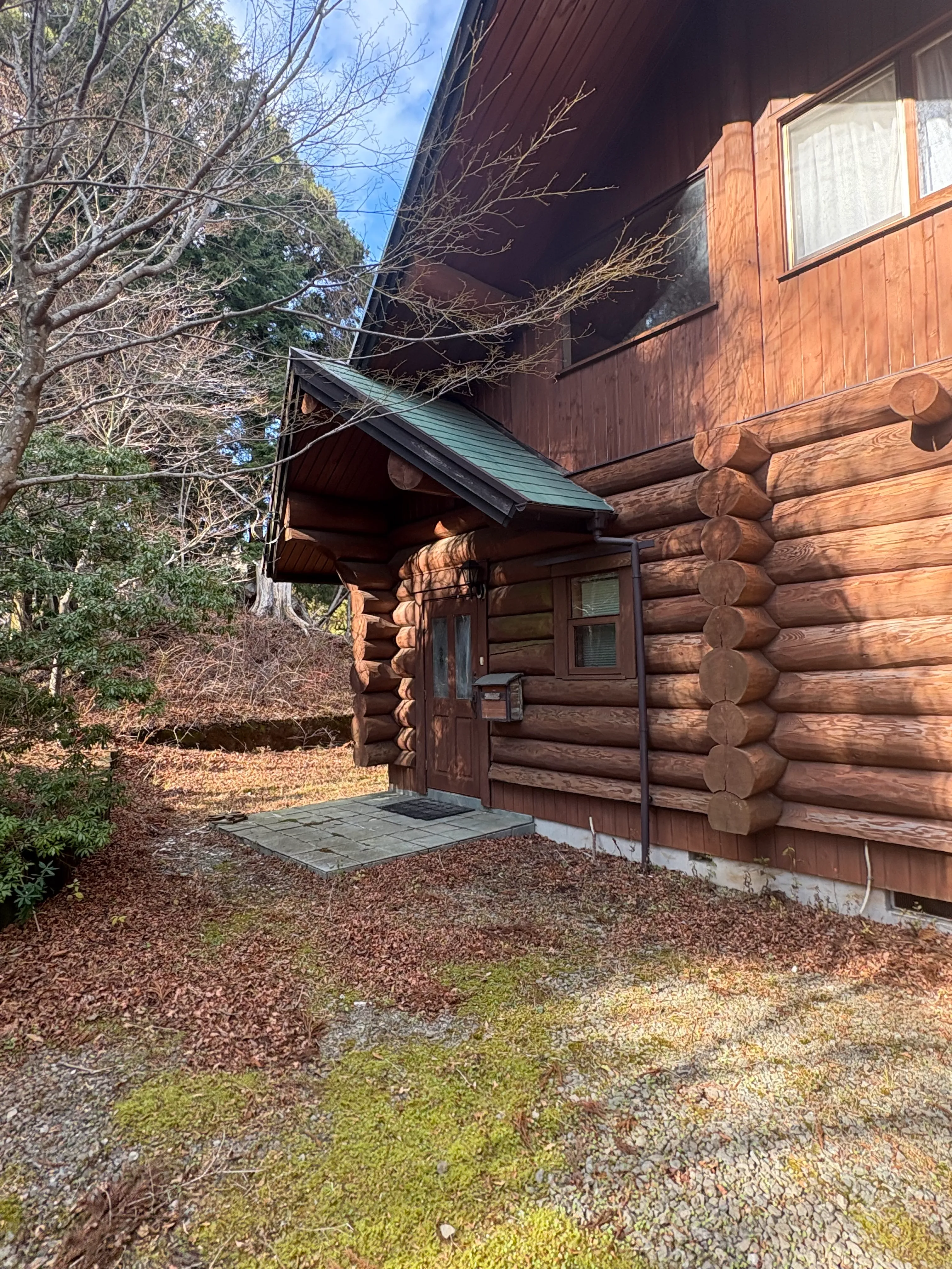 伊東市池天城高原別荘地ログハウスの外観2