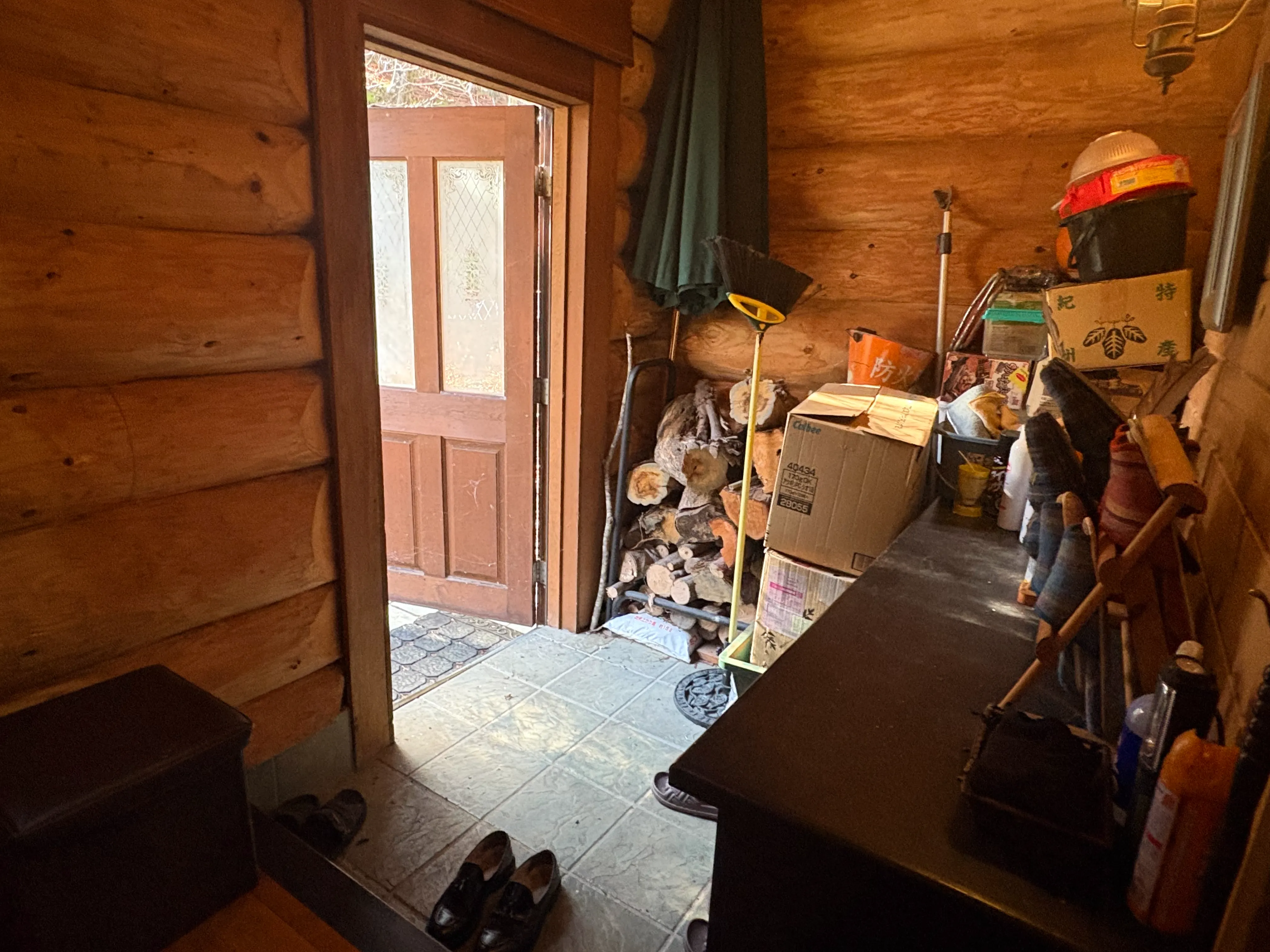 伊東市池天城高原別荘地ログハウスの玄関