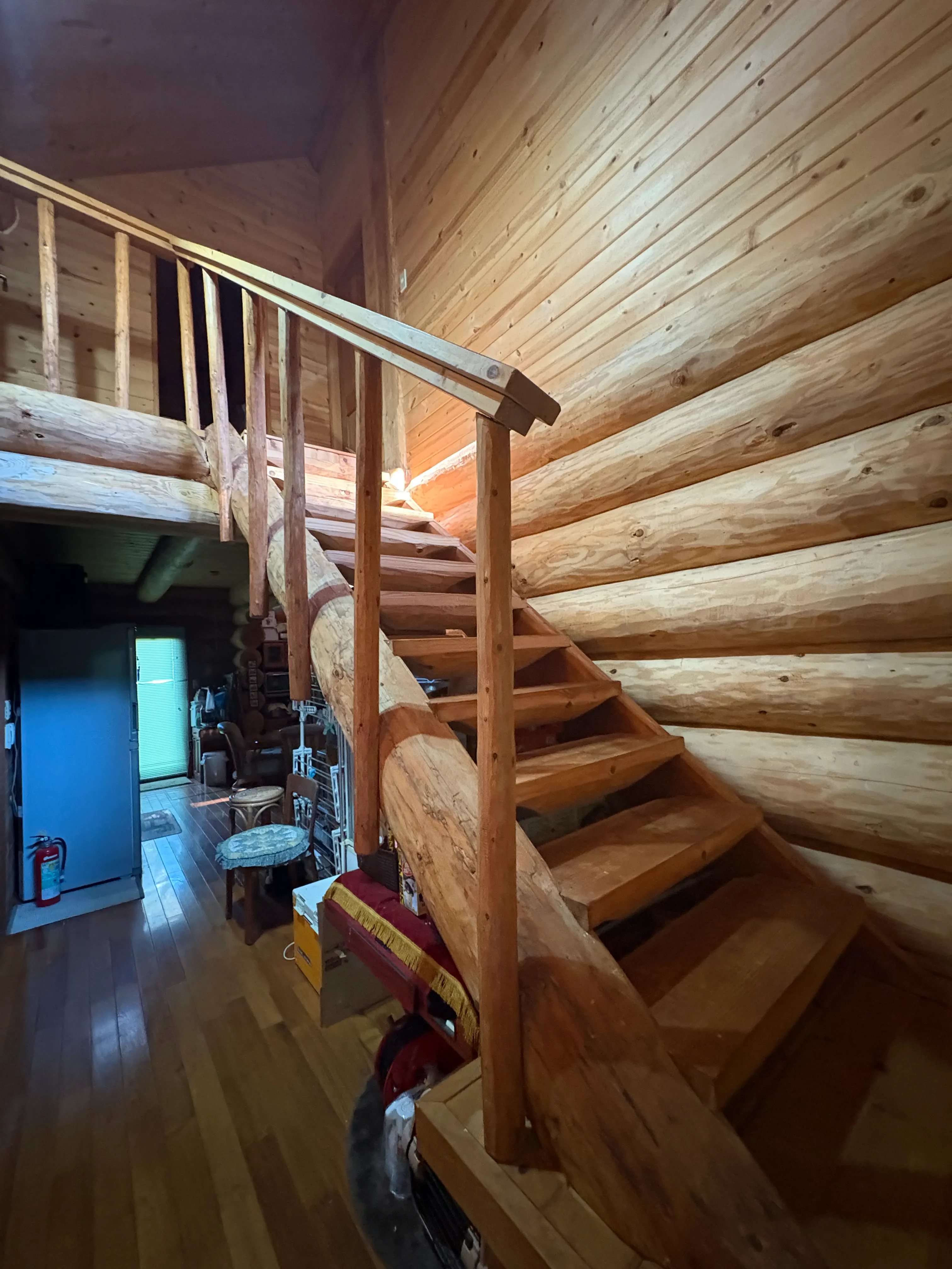 伊東市池天城高原別荘地ログハウスの室内階段