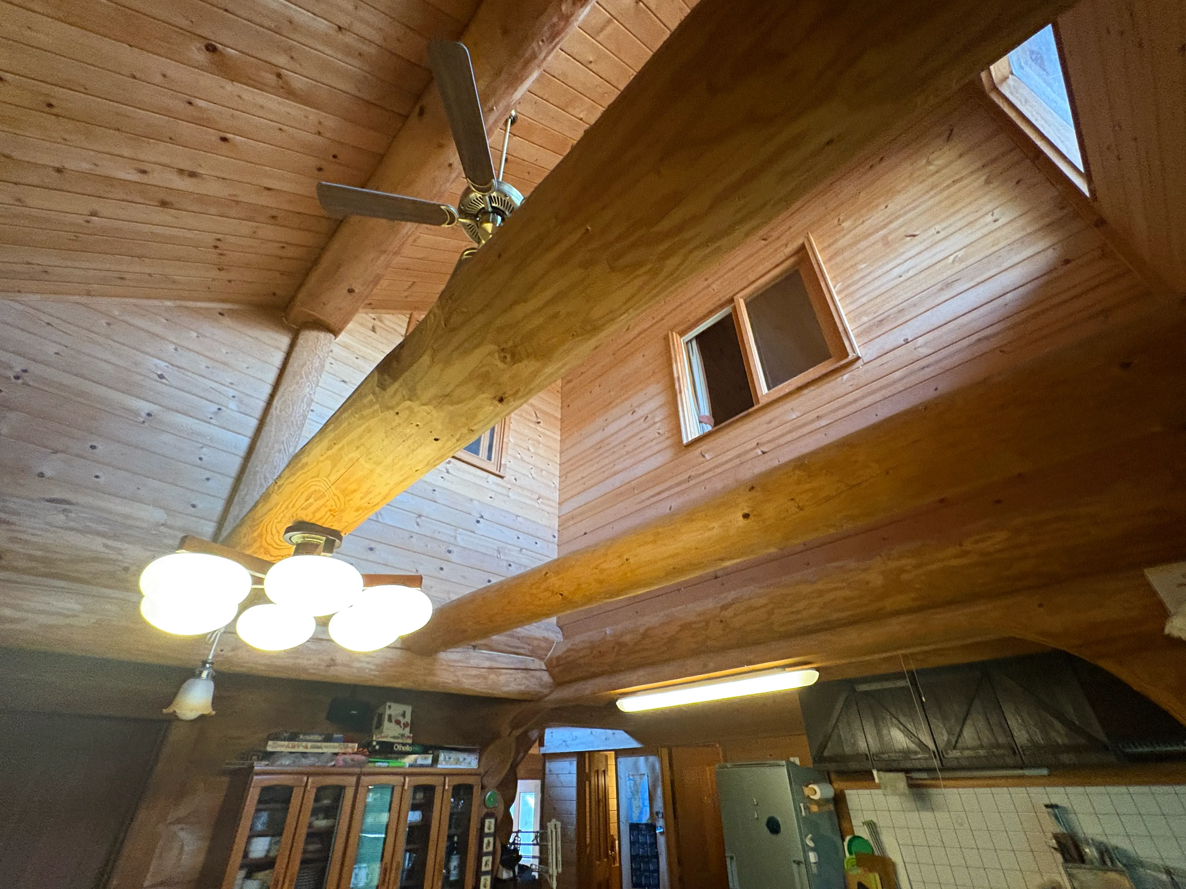 伊東市池天城高原別荘地ログハウスの吹き抜け