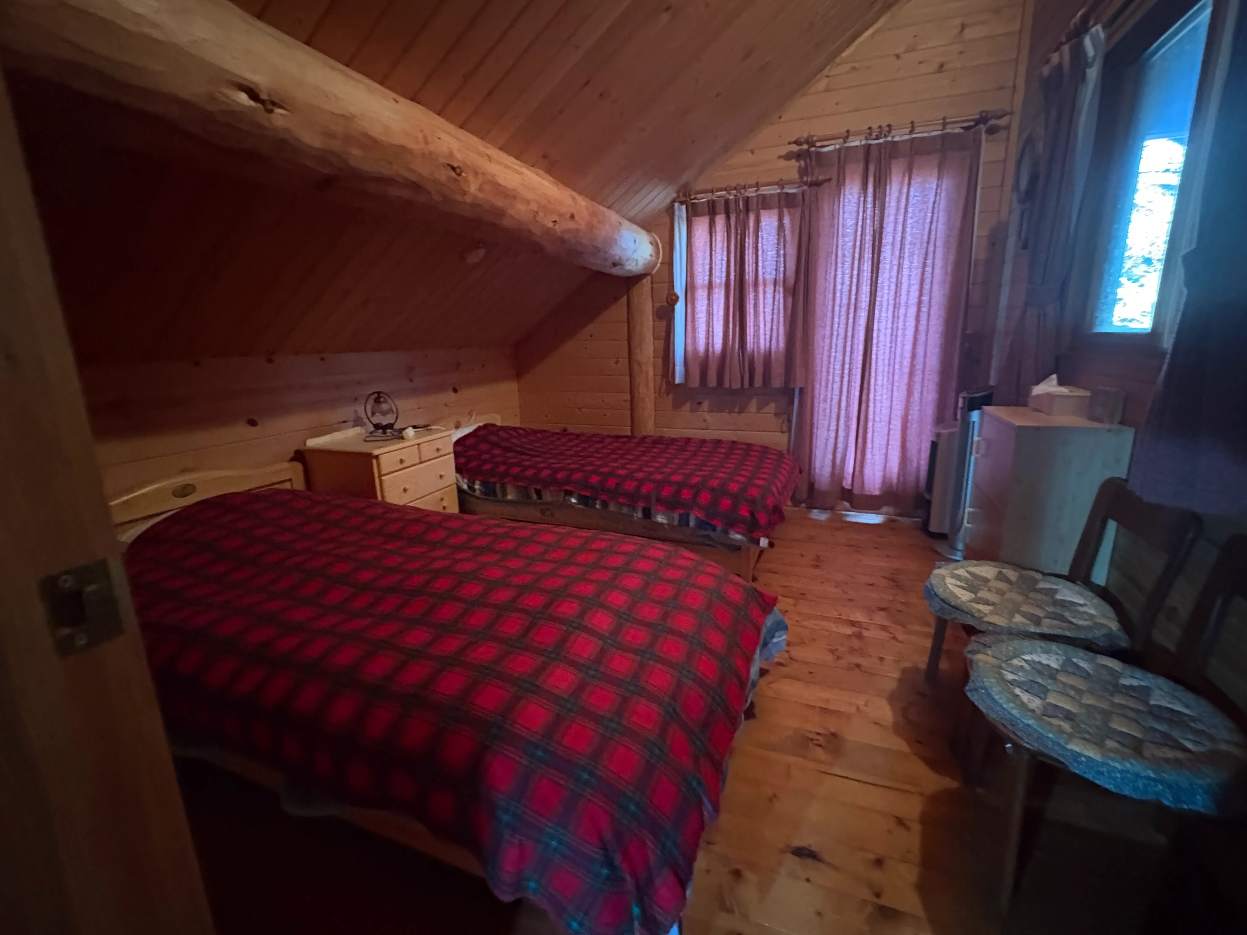 伊東市池天城高原別荘地ログハウスの寝室2