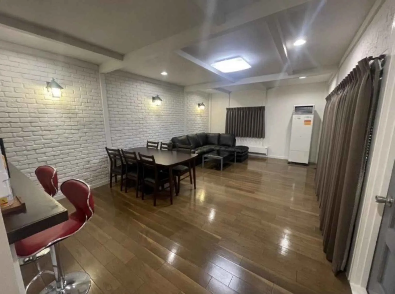 北軽井沢嬬恋村中古別荘のリビング・ダイニングの写真1