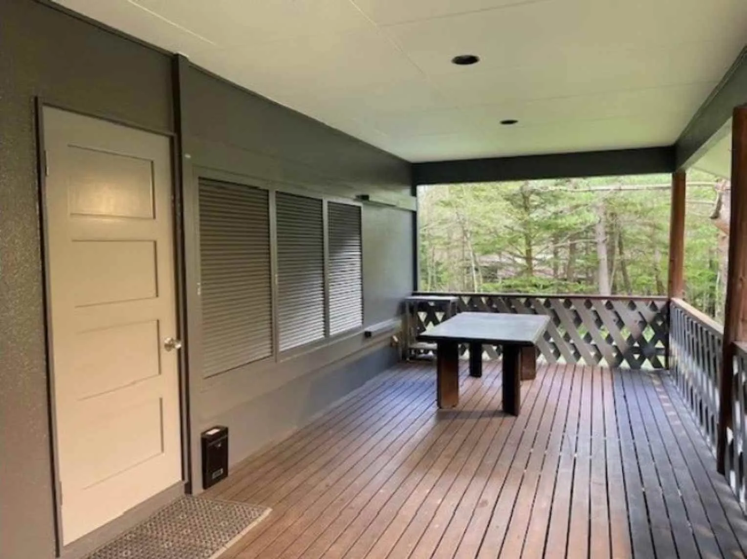 北軽井沢嬬恋村中古別荘のウッドテラス