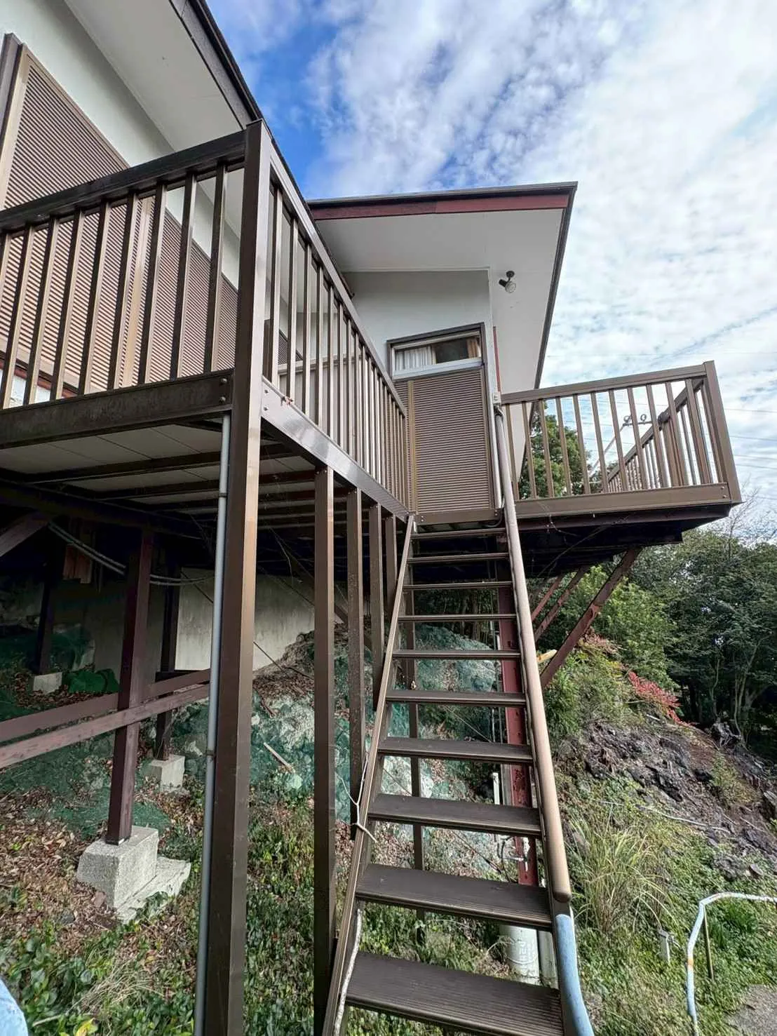 伊豆赤沢別荘地 海が見える別荘のバルコニーの階段