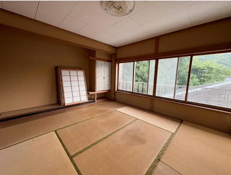 伊豆高原浮山温泉郷中古別荘の和室の写真2