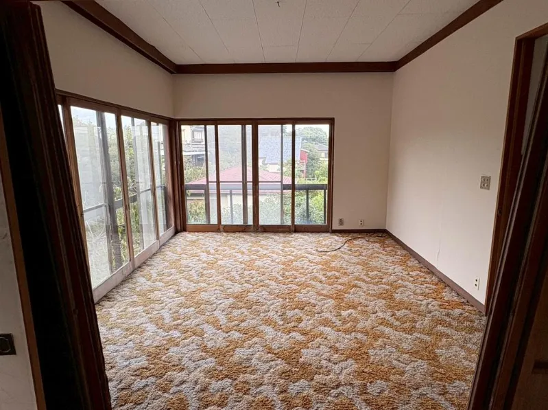 伊豆高原浮山温泉郷中古別荘の洋室の写真3