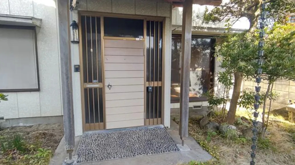 鴨川市横渚売一戸建の玄関(外)