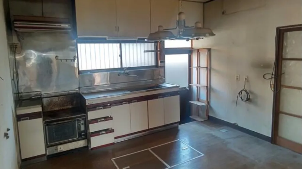 鴨川市横渚売一戸建のキッチン