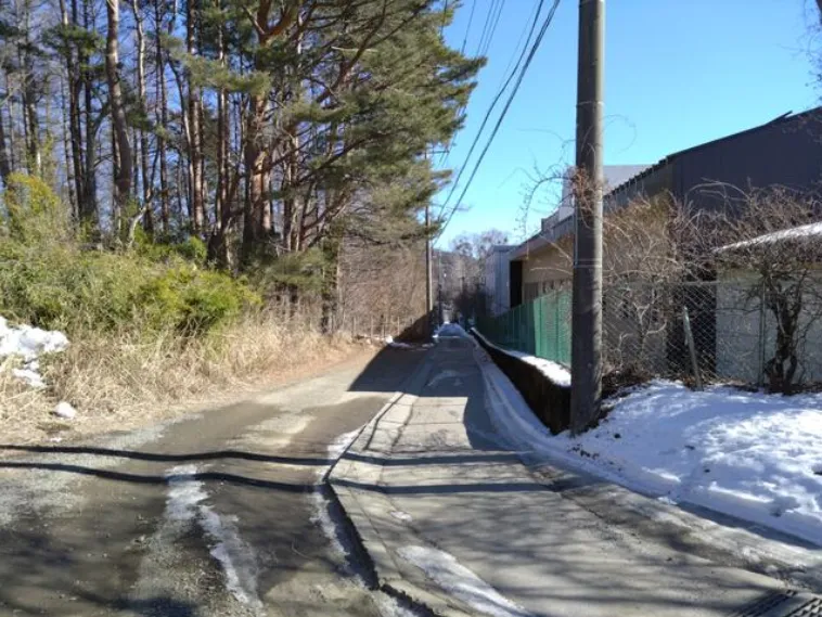 山中湖村山中売土地の前面道路の写真1